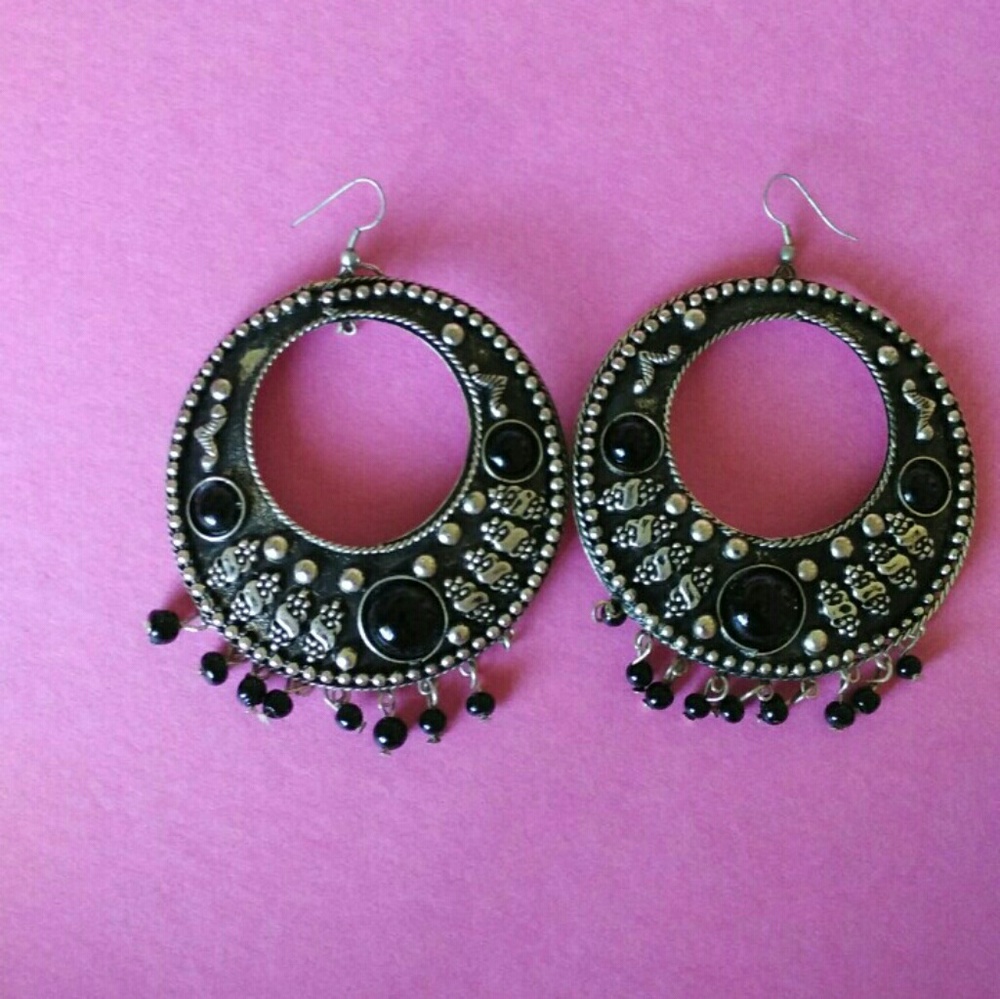 ✨✨ Black/Silver Big Earrings ✨✨